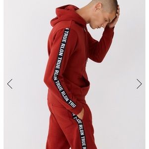 ONLINE EXCLUSIVE True Religion
LOGO TRIM HOODIE
